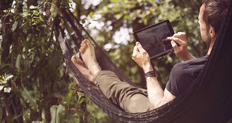 Wi-Fi en el jardín con devolo. Internet rápido en todas partes Wi-Fi en el jardín con devolo. Internet rápido en todas partes