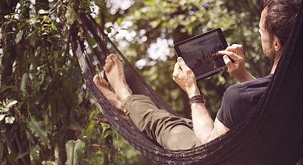 Wi-Fi en el jardín con devolo. Internet rápido en todas partes Wi-Fi en el jardín con devolo. Internet rápido en todas partes